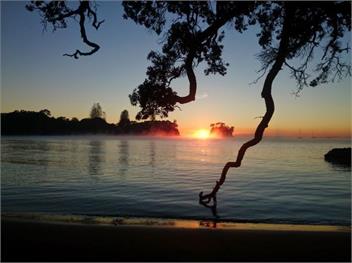 Private Beach Oasis with Heated Pool & Jacuzzi - North Shore, Auckland
