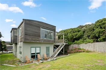 Beachfront Getaway (Bachcare) - Waikanae Beach