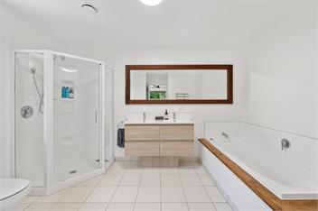 Sunny Paihia Retreat with BBQ, Spa and Pool - Paihia