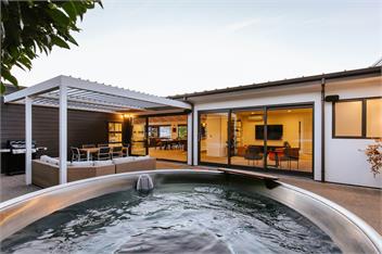 The Clearview House | Lake Views | Spa Pool | Sleeps 9 - WANAKA