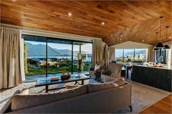 Te Moana | Lake Views | Sleeps 7 - Wanaka