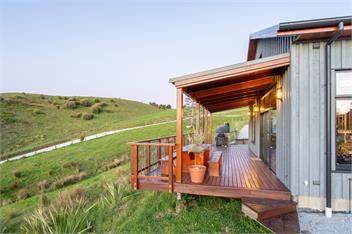 The Stables - Executive Country Living - Pohara