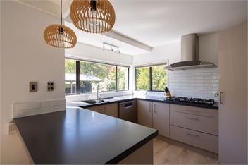 Lakeview Paradise: 3BR, Hot Tub, BBQ, Garden - Queenstown
