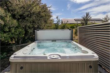 Bull Ridge Escape (Bachcare) - Wanaka