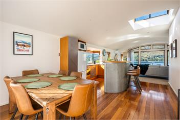 Lakefront Retreat - Wanaka