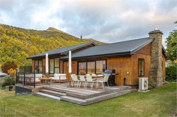 Arrowtown Gem | Stylish Escape | Prime Location - 