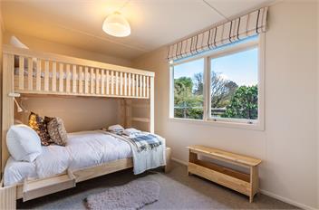 Loulou Lodge - family fun, close to lake - 