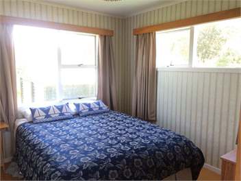 Ideal Family Bach - Mahia Beach