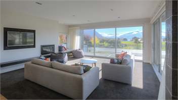 Brownston Street | Sleeps 8 | Central Location | Lake Views - Wanaka