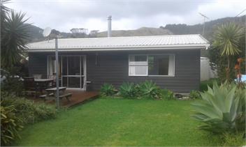 Quiet sunny bach - Pukekohe