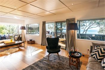 ONEROA BEACHFRONT - Waiheke Island