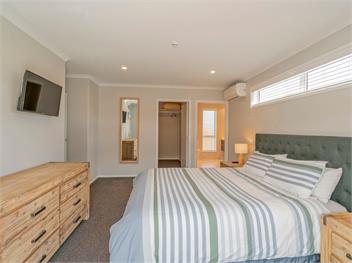 Modern Beach Pad (Bachcare) - Whitianga