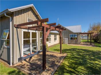 Charming on Cherry (Bachcare) - Wanaka