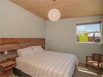 Castaway Bach (Bachcare) - Whangamata