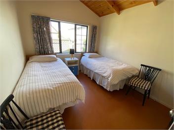 A STAY IN PARADISE ON PIPI ROAD - WHANGAMATA
