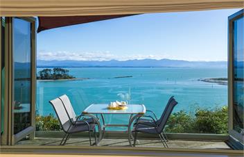 'Harbour View - One' - Nelson Waterfront Apartment - Nelson