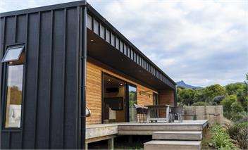 Private Modern Bach near the beach - Raglan