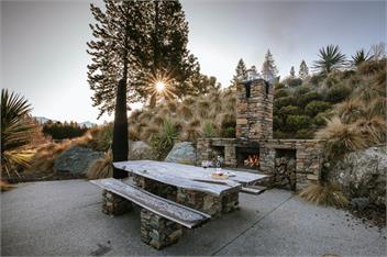 Mt Roy Terrace - Spa Pool - Extensive Artwork Collection - Wanaka