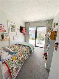 Idyllic lake edge property with own jetty - Rotorua