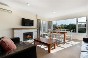 Townside Treat (Bachcare) - Wanaka