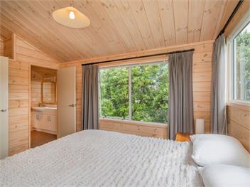 Ocean Beach Beauty (Bachcare) - Tairua
