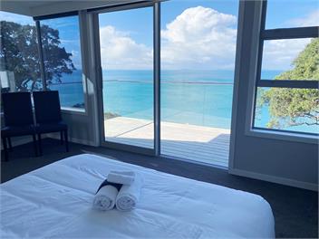 Majestic Palm Cove – cliff top Arkles Bay - Whangaparaoa