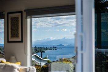 Scenic Lake Views (Bachcare) - Taupo