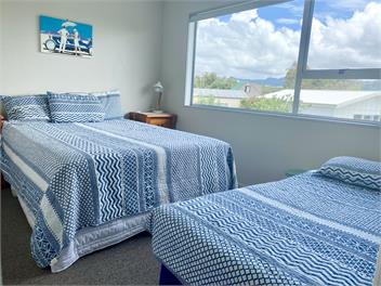 LARGE BACH 500 METRES FROM BEACH - Whangamata