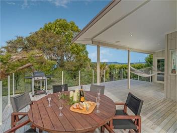 Hosts on the Coast Puriri Pride - Whitianga