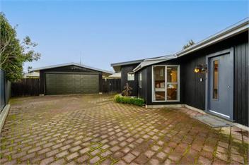 27 on Henry (Bachcare) - Te Anau