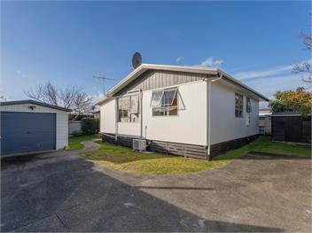 Coastal Break Bach (Bachcare) - Whangamata