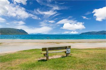 Angela Close to the Lake - Kinloch - Taupo