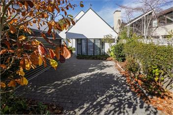Stylish Fendalton Townhouse (Bachcare) - Christchurch
