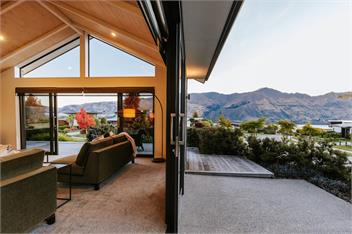 The Clearview House | Lake Views | Spa Pool | Sleeps 9 - WANAKA