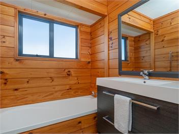 Seabreeze Surf House (Bachcare) - Whitianga