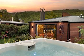 Arrowtown Luxury Escape | Hot Tub, Wood Fire & Central Heating - Arrowtown
