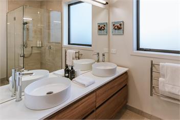 Te Moana | Lake Views | Sleeps 7 - Wanaka