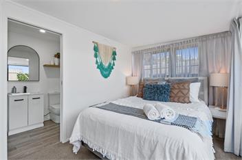 Sun Kissed Pool Villa (Bachcare) - Mangawhai