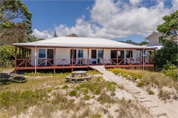 Poppy's Beach House (Bachcare) - Whangapoua