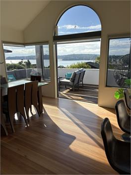 Stunning Manly Beach Holiday Home with Panoramic Sea Views -