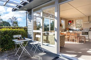 Loulou Lodge - family fun, close to lake - 