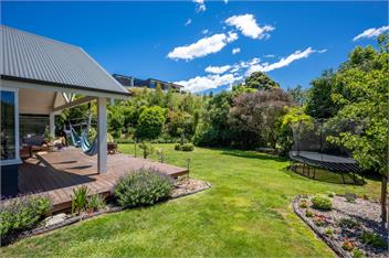 NEW large Richmond semi rural spacious quiet home with outdoor spa. -