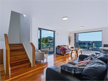 Ocean View Beach Beauty (Bachcare) - 