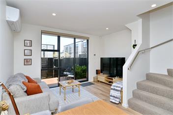 City-side Riccarton, Walk to Mall - Matai St West -