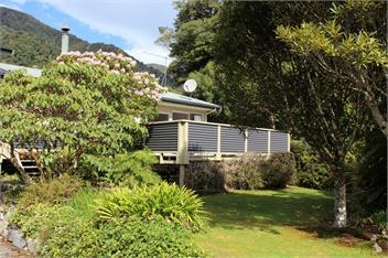 LAKE KANIERE RETREAT - Kokatahi near Hokitika