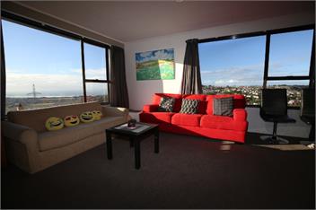 Stunning Ocean Horizon Views with Conservatory & Spa - Dunedin