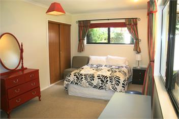 Walnut Grove Lodge sleeps 26 - Christchurch