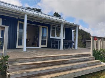 Ahipara Love Shack and Surfers Paradise - Northland