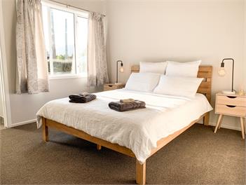 Large Sunny Home Close to It All - Relax & Explore - Nelson