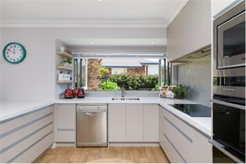 Renovated home by the beach - Mount Maunganui